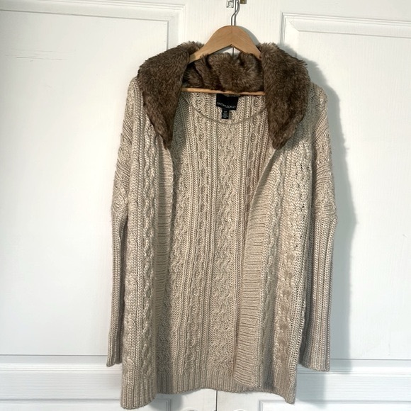 CYNTHIA ROWLEY CREM COLOUR OPEN WOOL MIX CARDIGAN WITH FAUX FUR NECK SIZE SMALL - Picture 2 of 8